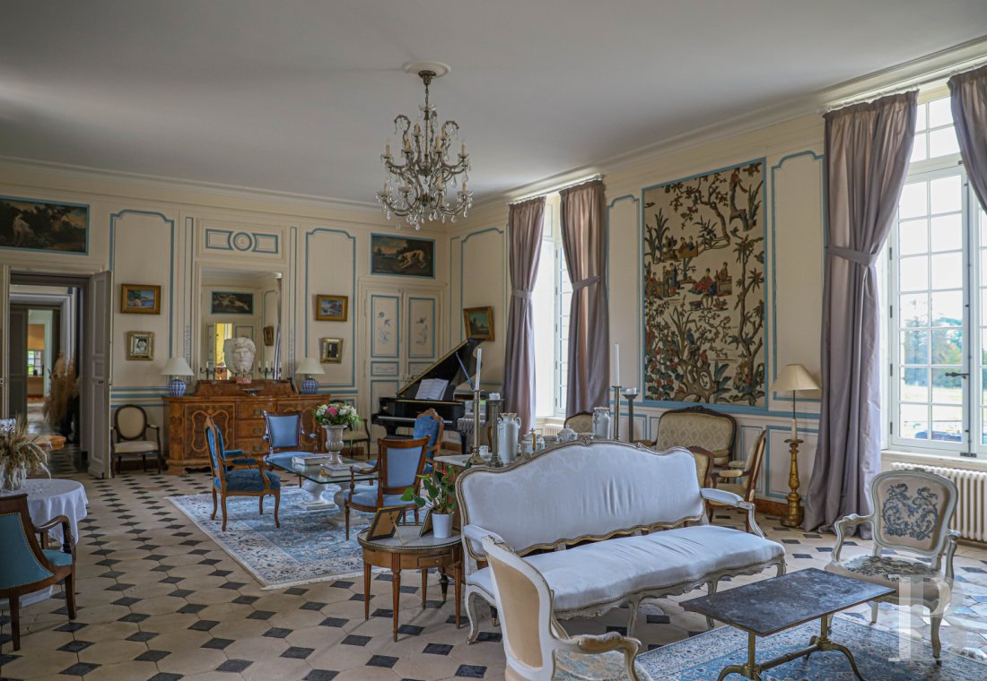 A 17th century chateau dedicated to the splendour of the modern day in Calvados, Normandy - photo  n°4